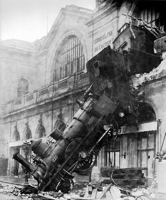 500px-Train_wreck_at_Montparnasse_1895