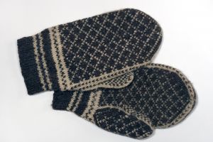 413605_old_mittens.jpg